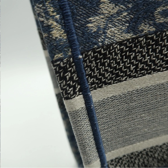 Dior Floral Blue Tote Bag - Picture 9 of 15